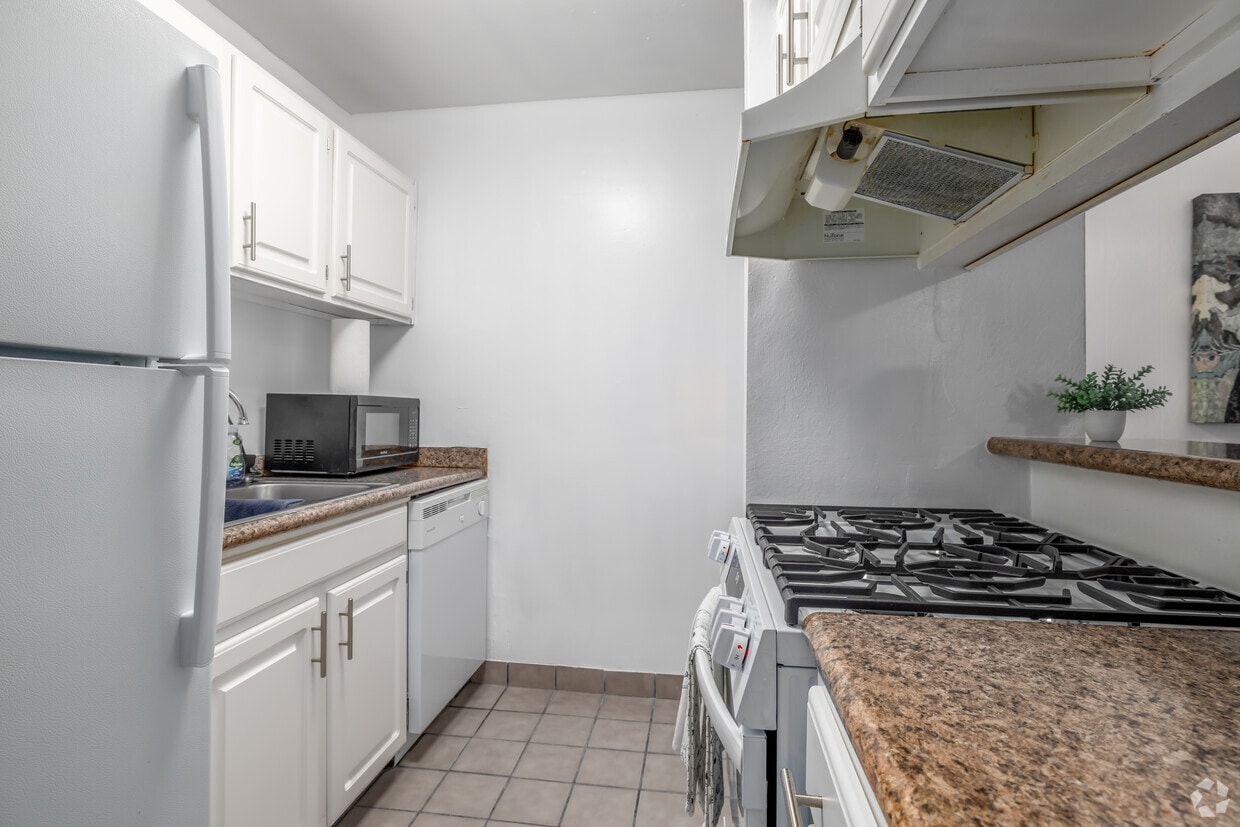 Primary Photo - Country Village Apartments