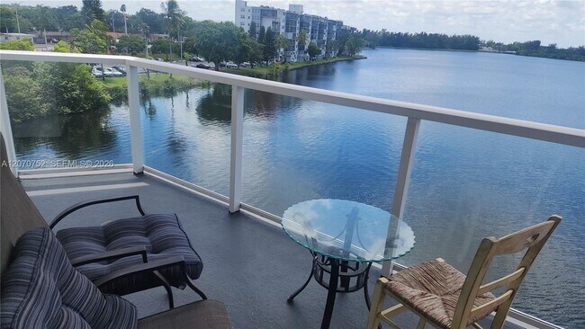Foto del edificio - 1301 NE Miami Gardens Dr
