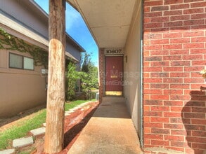 Building Photo - 10607 N Macarthur Blvd