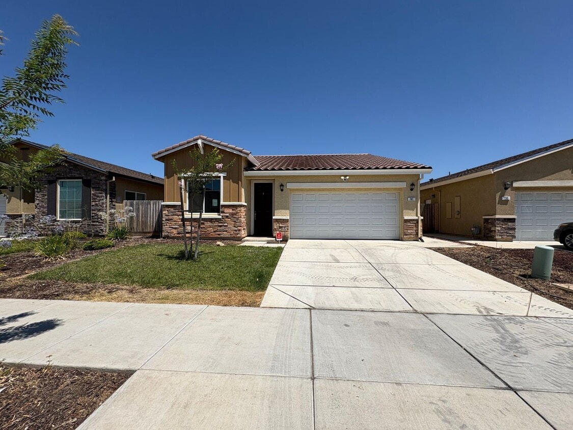 Beautiful Single Story Home Ready To Be Ca... - Beautiful Single Story Home Ready To Be Ca...