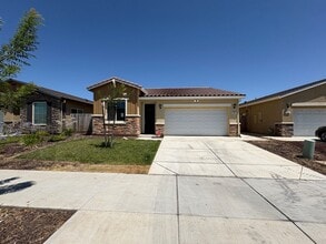 Building Photo - 741 Suzanne Dr