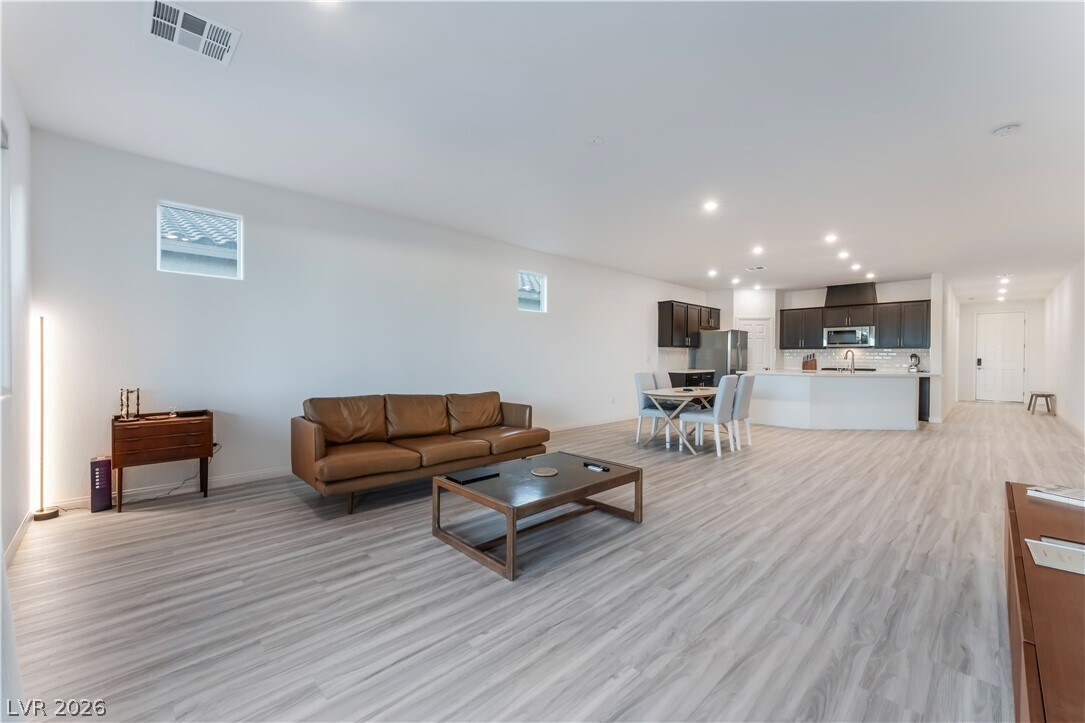 Foto del edificio - 3540 Vly Lily St