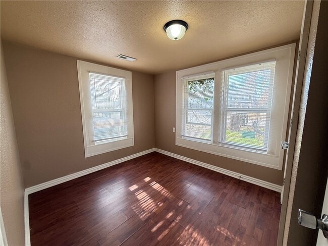 Building Photo - 1402 S Washington Ave
