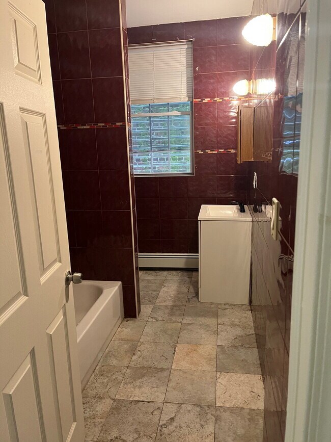 Foto del edificio - "Charming 1-Bedroom Retreat on North Clint...