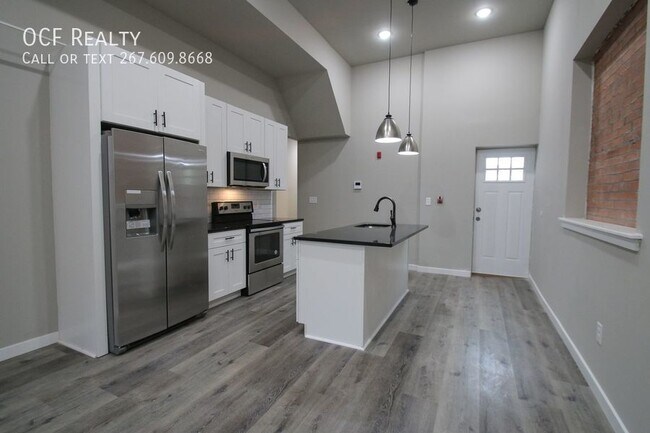 Building Photo - Large Renovated Brewerytown Five Bedroom A...