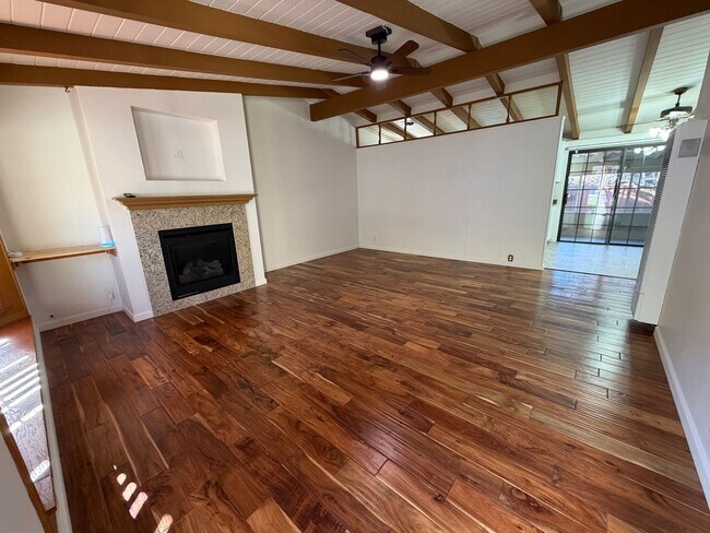 Foto del edificio - Welcome to this stunning 3 bedroom 2 bathroom home located in Fremont