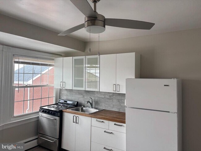 Foto del edificio - 3 E Baltimore Ave