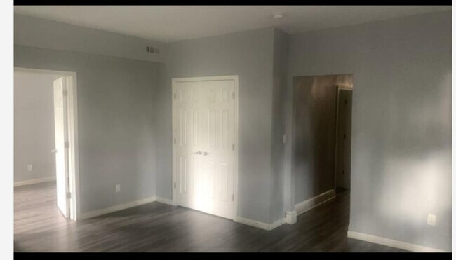 Foto del edificio - 3511-3511 Powhatan Ave
