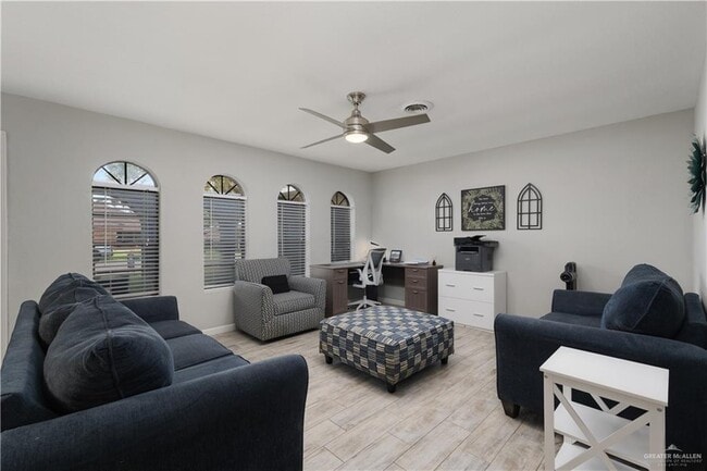 Building Photo - 9 Poinciana St