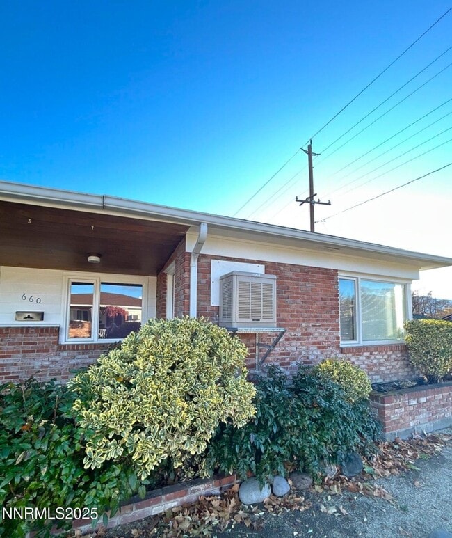 Building Photo - 660 Kirman Ave