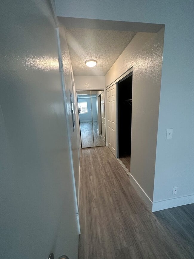 Building Photo - Beautifully Remodeled 1-Bedroom Condo in Desert Shores!
