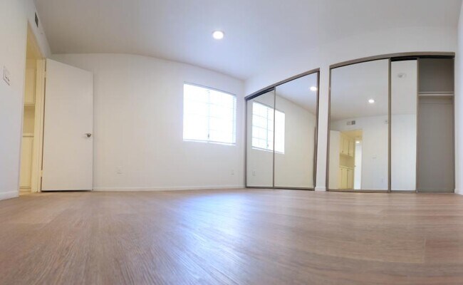 Foto del edificio - 3 bedroom in North Hollywood CA 91601