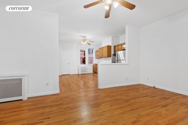 Foto del edificio - 248 Frost St