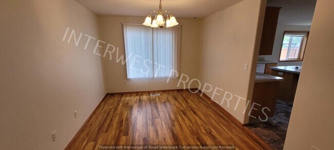 Building Photo - Spacious & Beautiful 4 bd 2.5 ba, 2 Story Battle Ground Home w/ A/C, Fireplace & so much More!