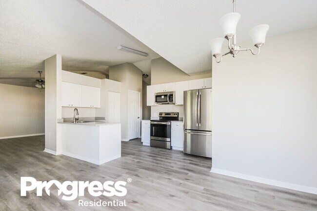 Building Photo - 613 Deauville Ct