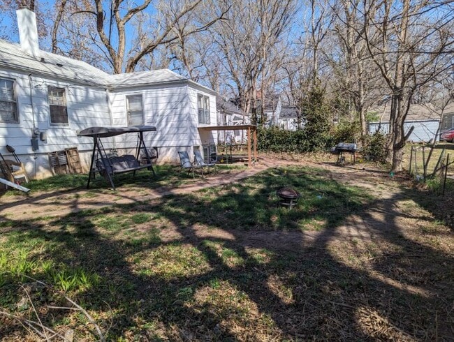 Building Photo - 1109 Claflin Rd