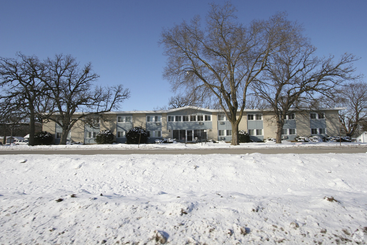 Building Photo - Blackhawk Manor