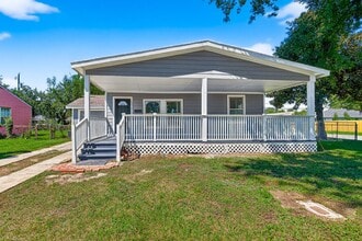 Building Photo - 2217 10th St