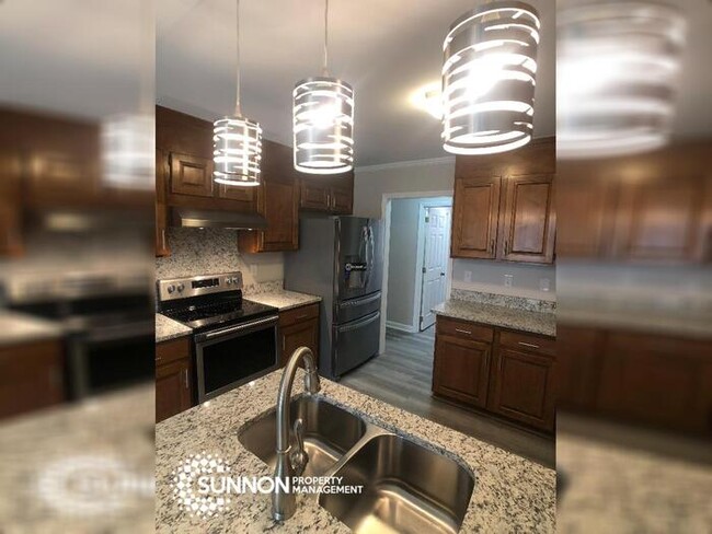 Foto del edificio - Completely Renovated 3 BR with Huge Yard