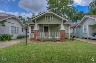 Building Photo - 818 Elmwood St