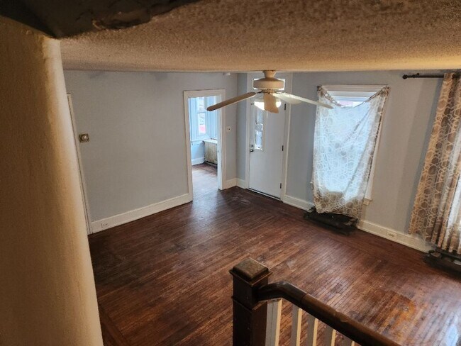 living room - 323 Walnut St