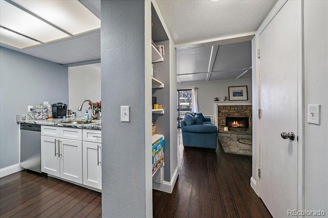 Foto del edificio - 4896 S Dudley St