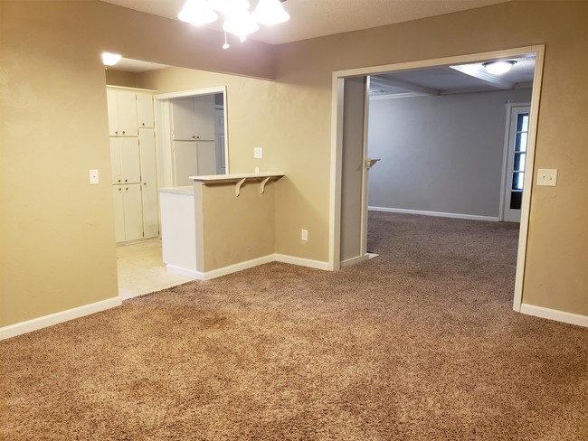 Building Photo - 103 Meadowbrook Dr