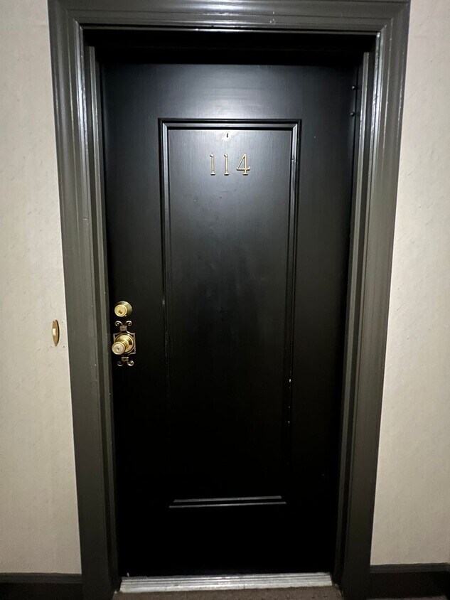 Foto principal - 2 bed 2 bath condo