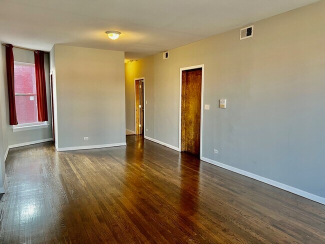 Foto del edificio - 5350 N Broadway St
