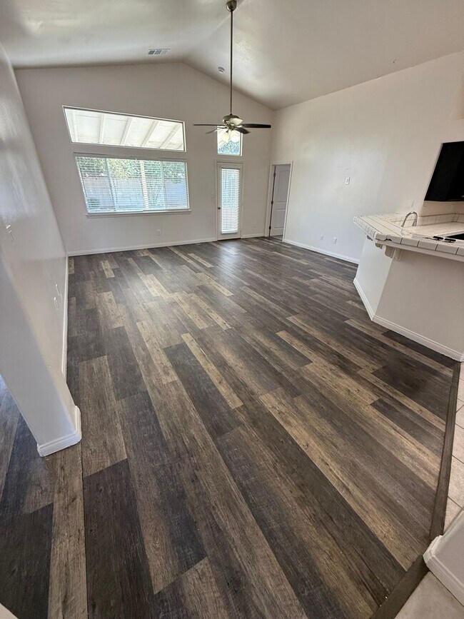 Building Photo - 10109 Bay Colony Dr