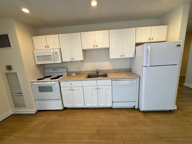 Building Photo - 41 Boylston St