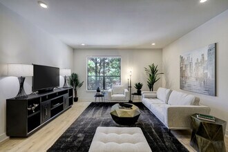 Building Photo - 2137 Pelham Dr