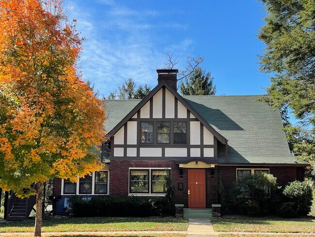 64 Edwin Place - 64 Edwin Plz