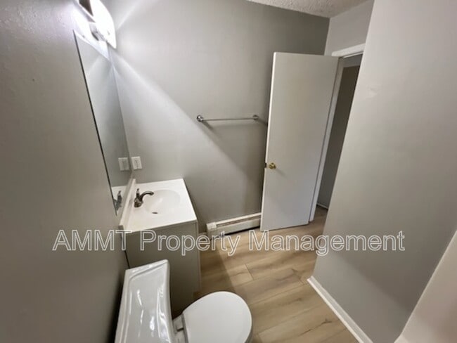 Foto del edificio - 325 Clymer Rd