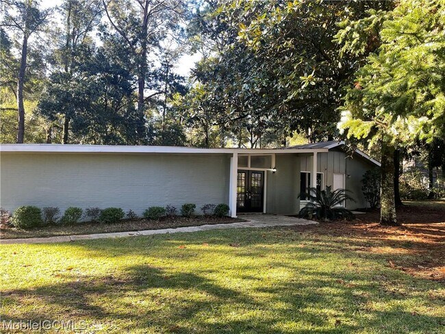 Building Photo - 5515 Greenleaf Rd