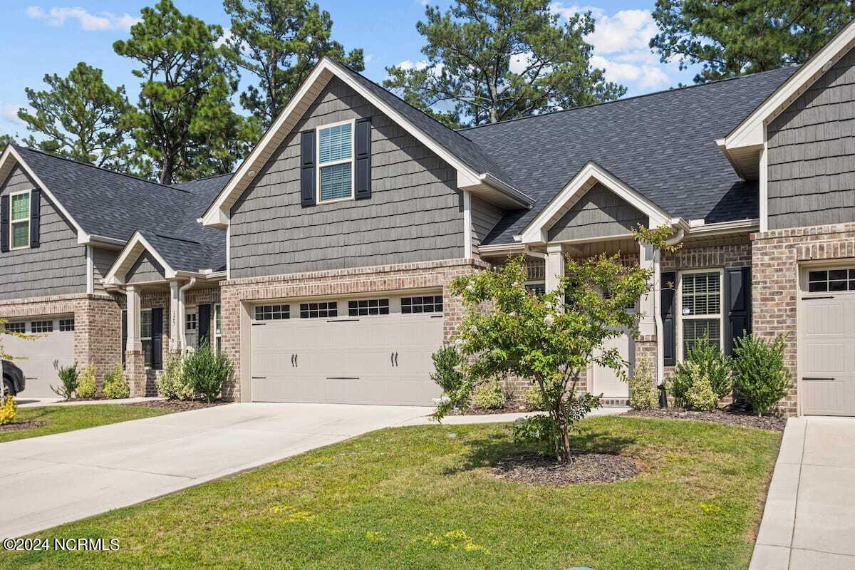 Primary Photo - 127 Lark Dr