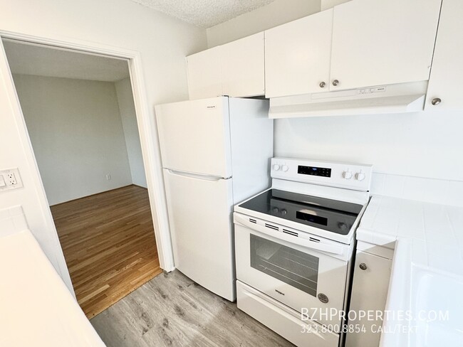 Building Photo - Updated 1Bedroom 1Bathroom In Prime West H...