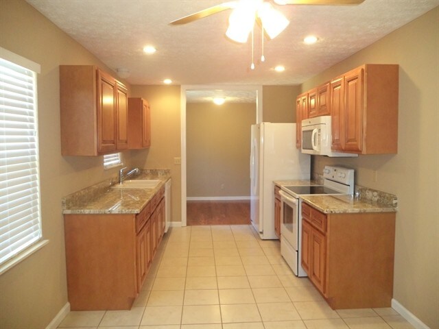 Foto del edificio - 912 Dora Street