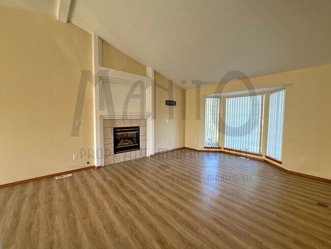 Foto del edificio - Beautiful Gleneden Heights Home