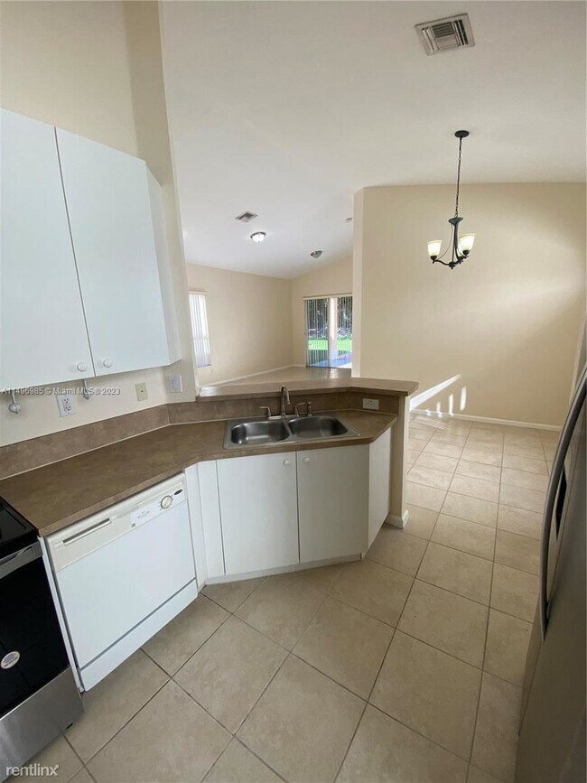 Foto del edificio - 3 br, 2 bath House - 984 NE 37th Ave