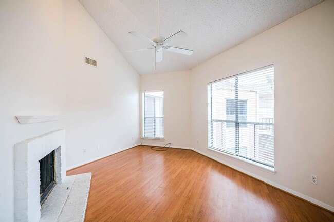 Foto del edificio - 3742 Thistlemont Dr