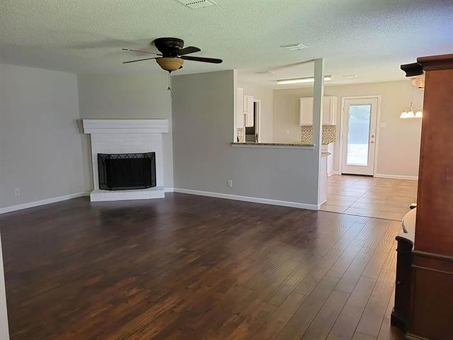 Building Photo - 2224 Maple Dr