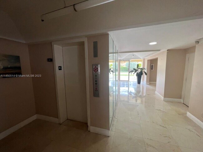Foto del edificio - 3545 NE 167th St