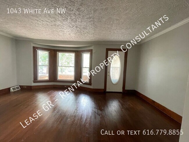 Building Photo - Spacious Three Bedroom Home with Office! N...