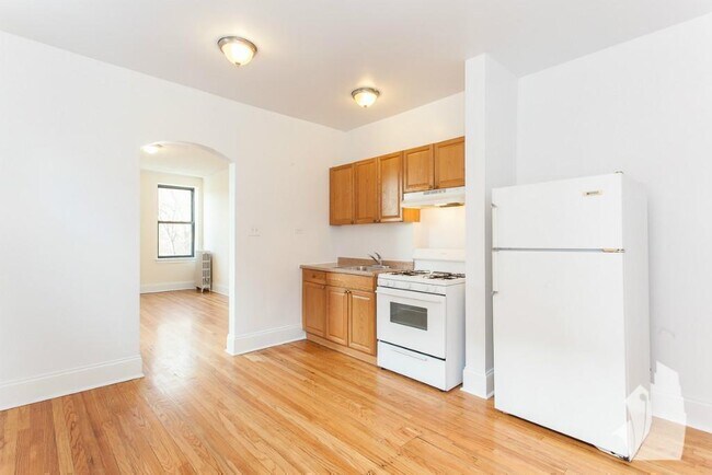 Building Photo - 2737 North Spaulding-320