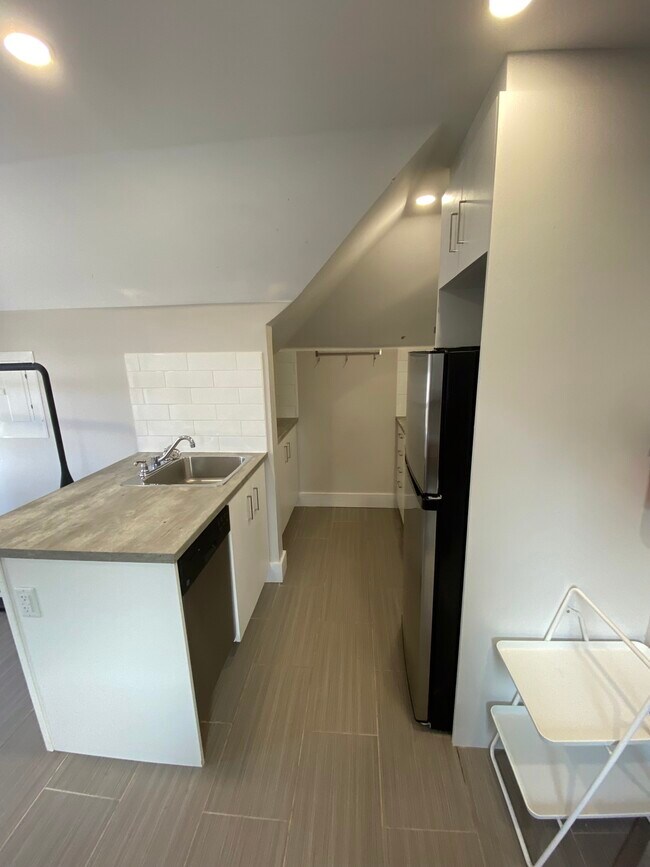 Photo du bâtiment - SOUTH-END VICTORIAN-STYLE HOUSE – LOFT STUDIO APARTMENT