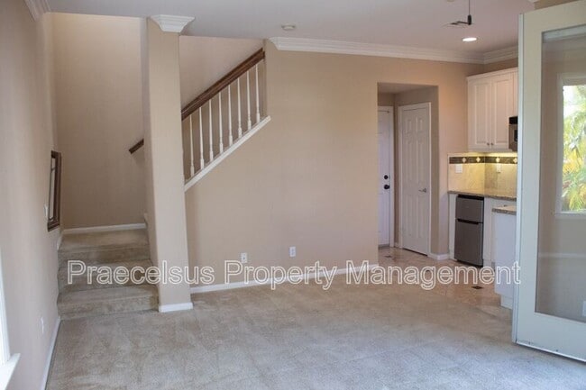 Building Photo - 1033 White Alder Ave