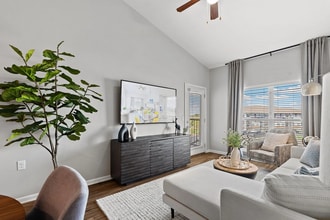 Building Photo - 5400 N Summit St