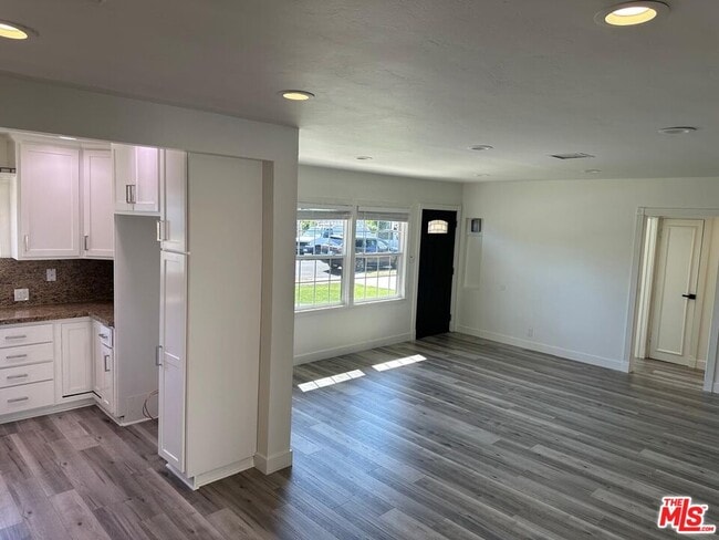 Foto del edificio - 6225 Teesdale Ave
