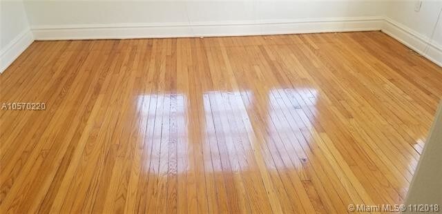 Foto del edificio - 320 Mendoza Ave